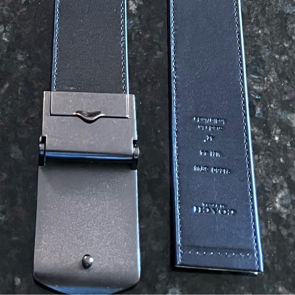 Mens Stylist 38mm Reversible Cut to Size Coach Belt with Interchangeable Buckle.